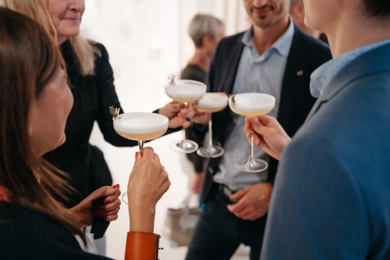 Photographe cocktail et inauguration à Genève - reportage événementiel Aigal Studio